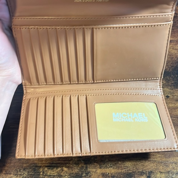 NWOT Authentic Michael Kors Wallet - Picture 4 of 5